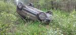 Auto dachowało na łuku drogi. W akcji wszystkie służby