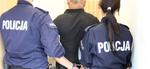 Agresywny mężczyzna zamieniał życie rodziny w piekło. Policjantów uderzył… kotem
