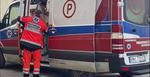 70- latek przewrócił się nieopodal komendy. Wezwano karetkę